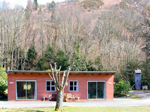 Self catering breaks at Salmon Cottage in Llanwrthwl, Powys