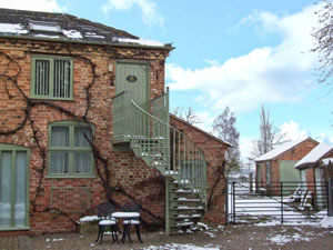 Self catering breaks at The Hayloft in Stoulton, Worcestershire