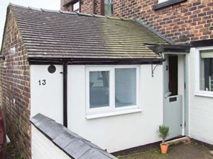 Self catering breaks at Lucky Cottage in Foxt, Staffordshire