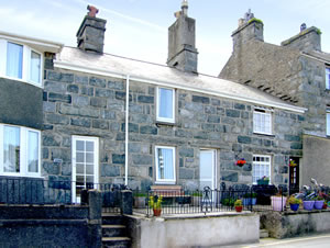 Self catering breaks at Bodlondeb in Harlech, Gwynedd