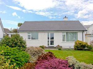 Self catering breaks at Breeze Hill in Benllech, Gwynedd