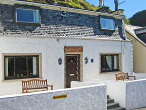 Self catering breaks at Two Bears Cottage in Gardenstown, Aberdeenshire