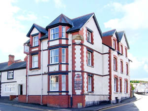 Self catering breaks at Ship Inn in Old Colwyn, Conwy