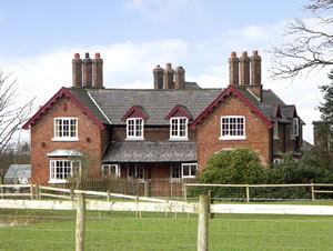 Self catering breaks at Dairy Apartment 1 in Tatton Park, Cheshire
