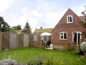 Self catering breaks at Damson Lea in Worstead, Norfolk