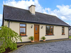 Self catering breaks at Honeysuckle Cottage in Golden, County Tipperary