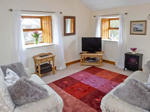 Self catering breaks at Topsy-Turvy Cottage in Worton, North Yorkshire