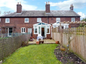 Self catering breaks at 3 Apsley Cottages in Chartham, Kent