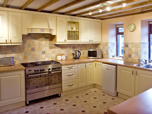 Self catering breaks at Rowan Cottage in Kidwelly, Carmarthenshire