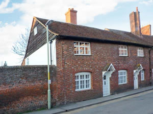 Self catering breaks at 9 Linden Grove in Canterbury, Kent