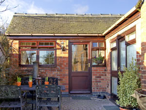 Self catering breaks at River View in Calwich, Derbyshire