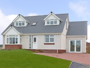 Self catering breaks at 5 Cae Derwydd in Cemaes Bay, Isle of Anglesey
