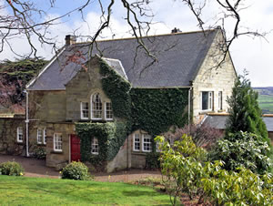 Self catering breaks at Beech Hill Manor in Aislaby, North Yorkshire
