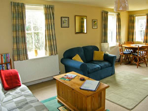 Self catering breaks at Myrtle Hill Cottage in Llansadwrn, Isle of Anglesey