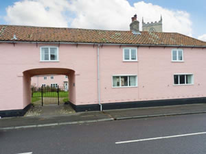 Self catering breaks at The Arch Cottage in Bottisham, Cambridgeshire Self catering breaks at The Arch Cottage in Bottisham, Cambridgeshire