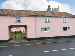 Self catering breaks at The Arch Cottage in Bottisham, Cambridgeshire