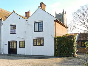Self catering breaks at Church Cottage in Northrepps, Norfolk