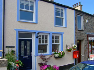 Self catering breaks at Penmaen Cottage in Trefor, Gwynedd