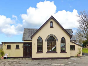 Self catering breaks at The Old School in Lampeter, Carmarthenshire