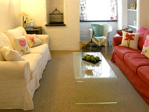 Self catering breaks at Brocante Cottage in Mevagissey, Cornwall