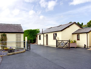 Self catering breaks at Station Cottage in Bodfari, Denbighshire