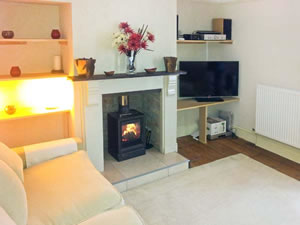 Self catering breaks at Castle Street Cottage in Caernarfon, Gwynedd