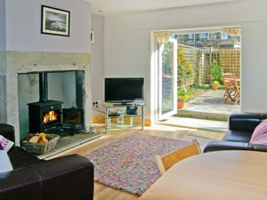 Self catering breaks at 2 Bay View in Amble-by-the-Sea, Northumberland