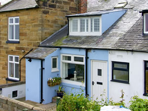 Self catering breaks at Bramble Cottage in Robin Hoods Bay, North Yorkshire