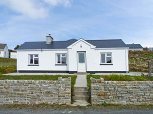 Self catering breaks at Curris Cottage in Kilcar, County Donegal