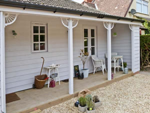 Self catering breaks at Crab Cottage in Chapel Saint Leonards, Lincolnshire