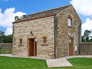 Self catering breaks at Hollins Wood Bothy in Wortley, South Yorkshire