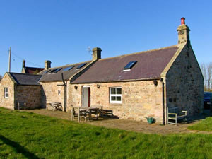 Self catering breaks at The Reading Rooms in North Charlton, Northumberland