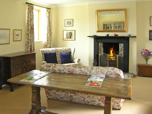 Self catering breaks at The Coach House in Gilwern, Monmouthshire