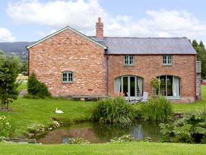 Self catering breaks at The Coach House in Bodfari, Denbighshire