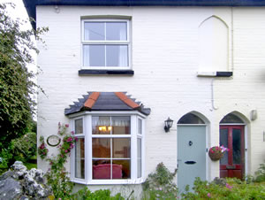 Self catering breaks at Brooklyn Cottage in Niton, Isle of Wight
