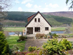 Self catering breaks at Kerrowburn Lodge in Cannich, Inverness-shire