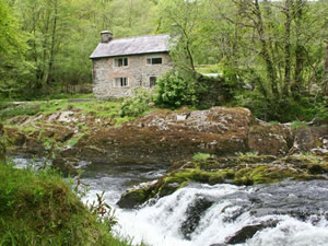 Self catering breaks at Pen Y Bont in Mallwyd, Gwynedd