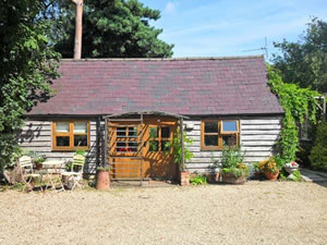Self catering breaks at The Pottery in Urchfont, Wiltshire