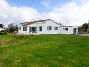 Self catering breaks at Craig Wen in Four Mile Bridge, Isle of Anglesey