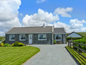 Self catering breaks at Courhoor Lake Cottage in Claddaghduff, County Galway