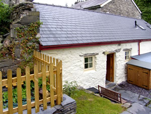 Self catering breaks at Bwthyn-y-Pair in Betws-Y-Coed, Conwy