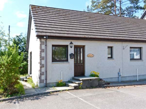 Self catering breaks at Garden Cottage in Newtonmore, Inverness-shire