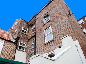 Self catering breaks at Cairns Cottage in Whitby, North Yorkshire