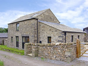Self catering breaks at Manor House Barn in Redmire, North Yorkshire