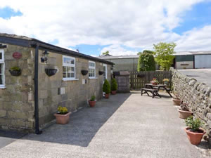 Self catering breaks at Fir Tree Stables in Summerbridge, North Yorkshire