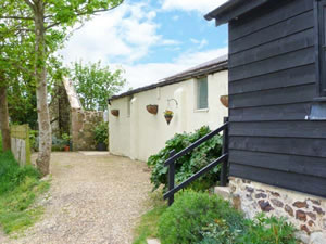 Self catering breaks at Sycamores Barn in Brighstone, Isle of Wight