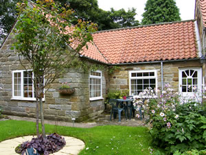 Self catering breaks at Throstle Nest Cottage in Sleights, North Yorkshire