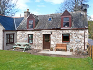 Self catering breaks at Avondale Cottage in Tomintoul, Morayshire