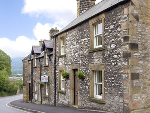 Self catering breaks at Knoll Cottage in Bakewell, Derbyshire