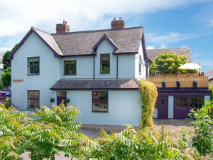 Self catering breaks at The Old Manse in Bishops Castle, Shropshire